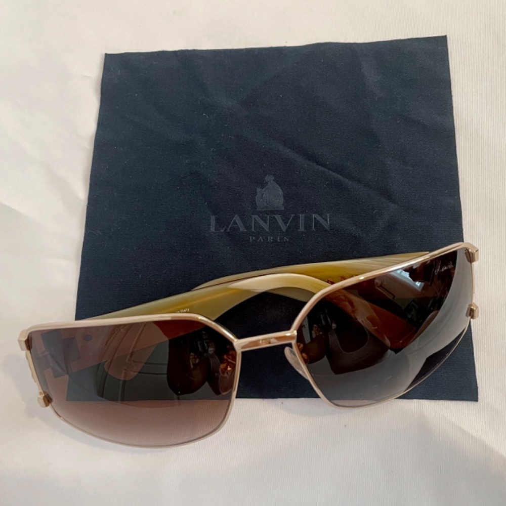 Lanvin Gold & Tortoise Sunglasses with Crystal Detail – Gradient Lenses – Case - Picture 7 of 8